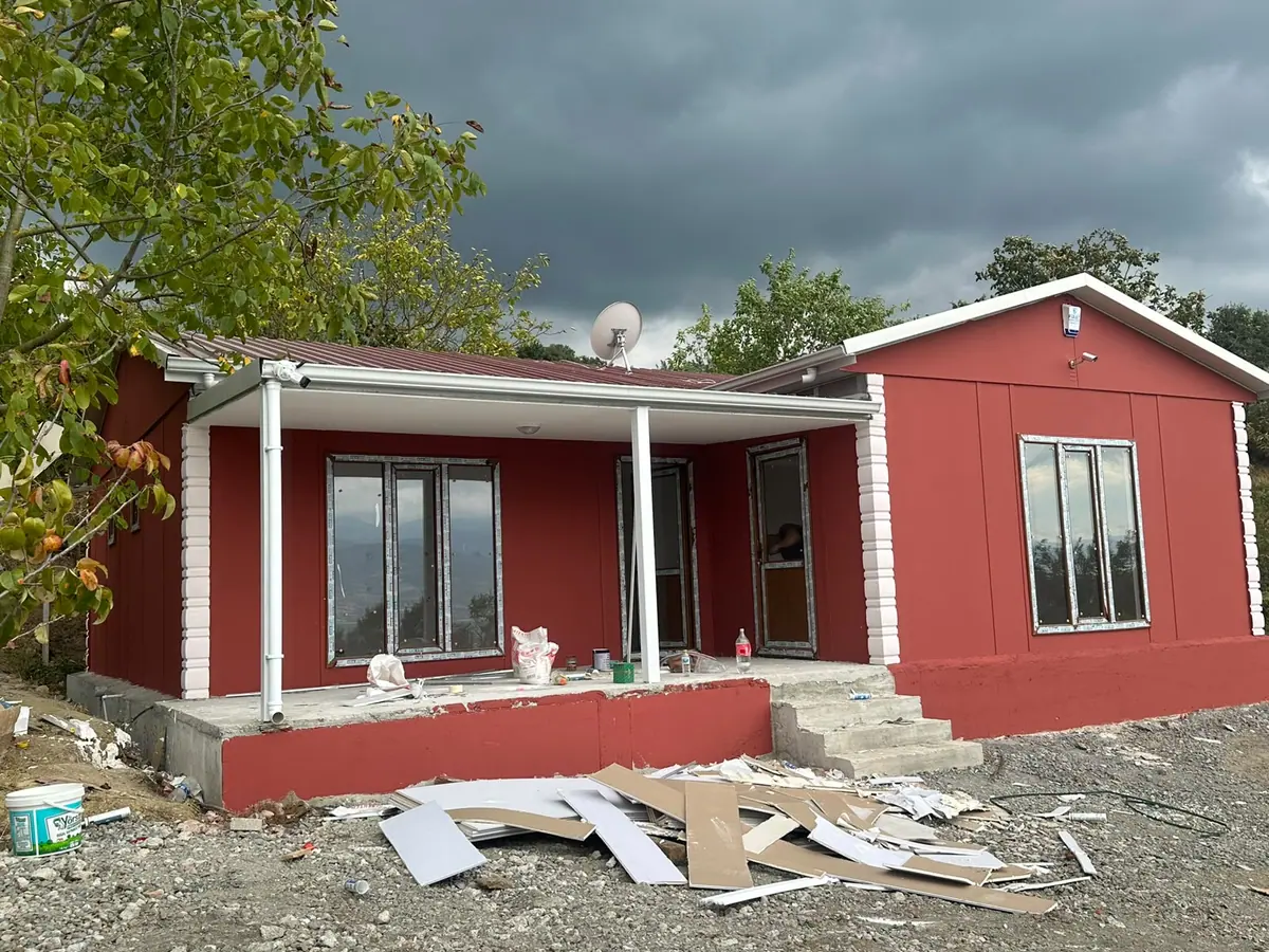 Düzce — montajı süren tek katlı prefabrik ev (4/4)