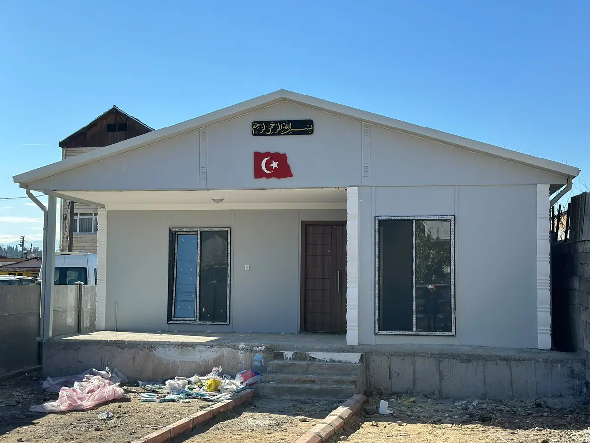 Kocaeli — montajı süren tek katlı prefabrik ev (1/4)