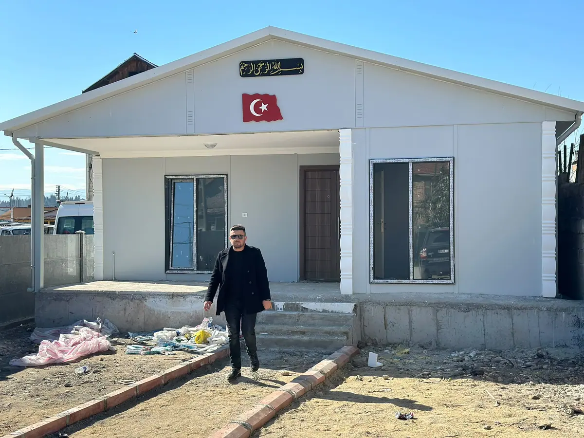 Kocaeli — montajı süren tek katlı prefabrik ev (2/4)