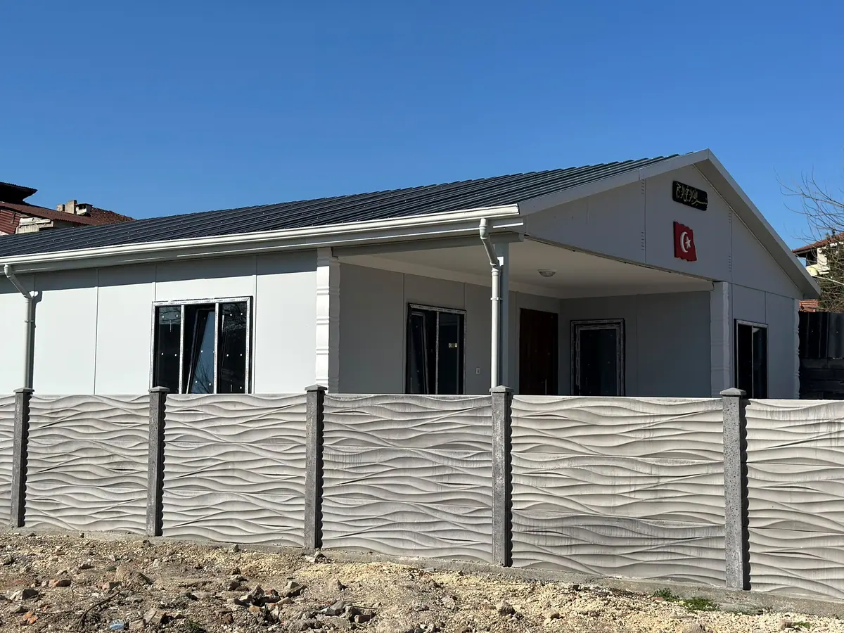 Kocaeli — montajı süren tek katlı prefabrik ev (3/4)