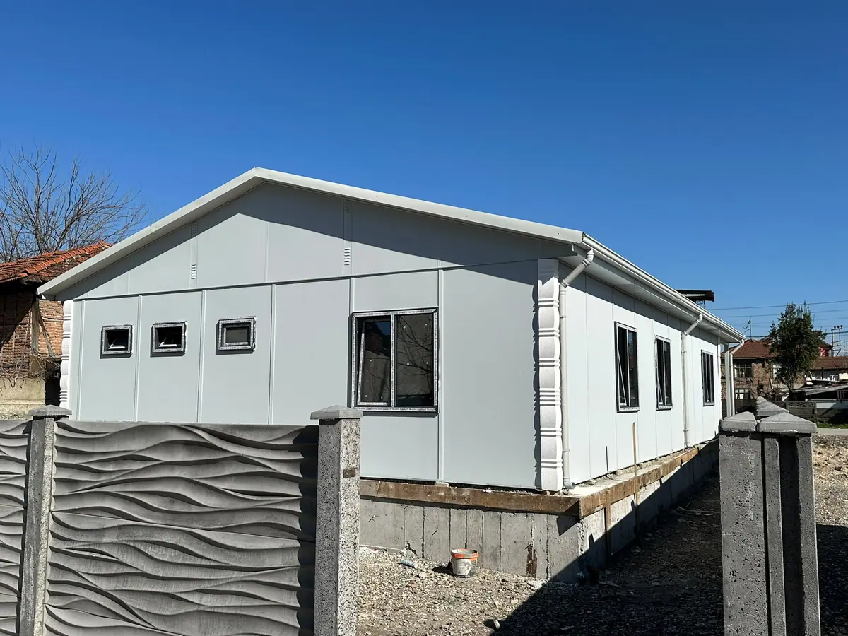 Kocaeli — montajı süren tek katlı prefabrik ev (4/4)