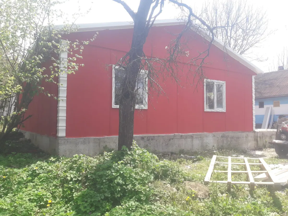 Kocaeli — montajı süren tek katlı prefabrik ev (1/3)
