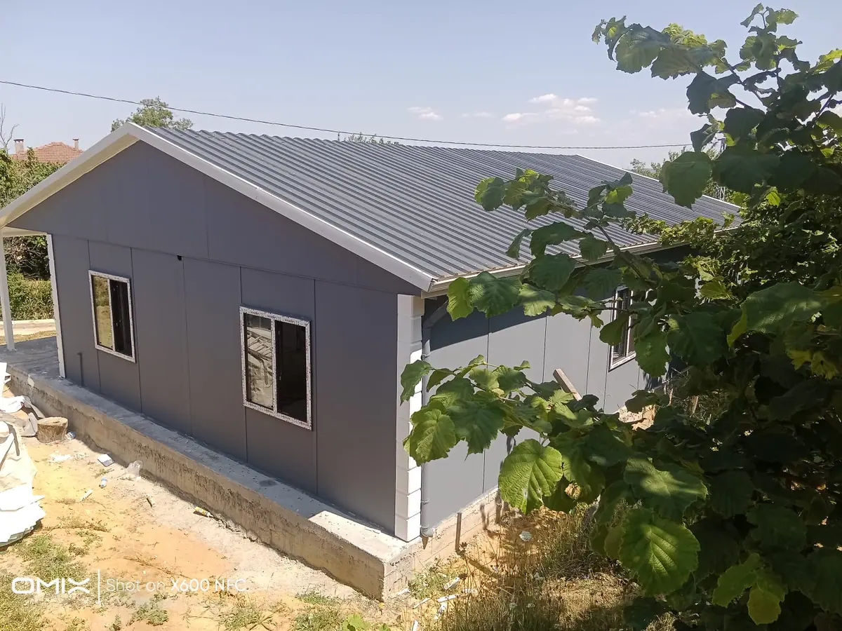 Kandıra, Kocaeli — montajı süren tek katlı prefabrik ev (1/4)