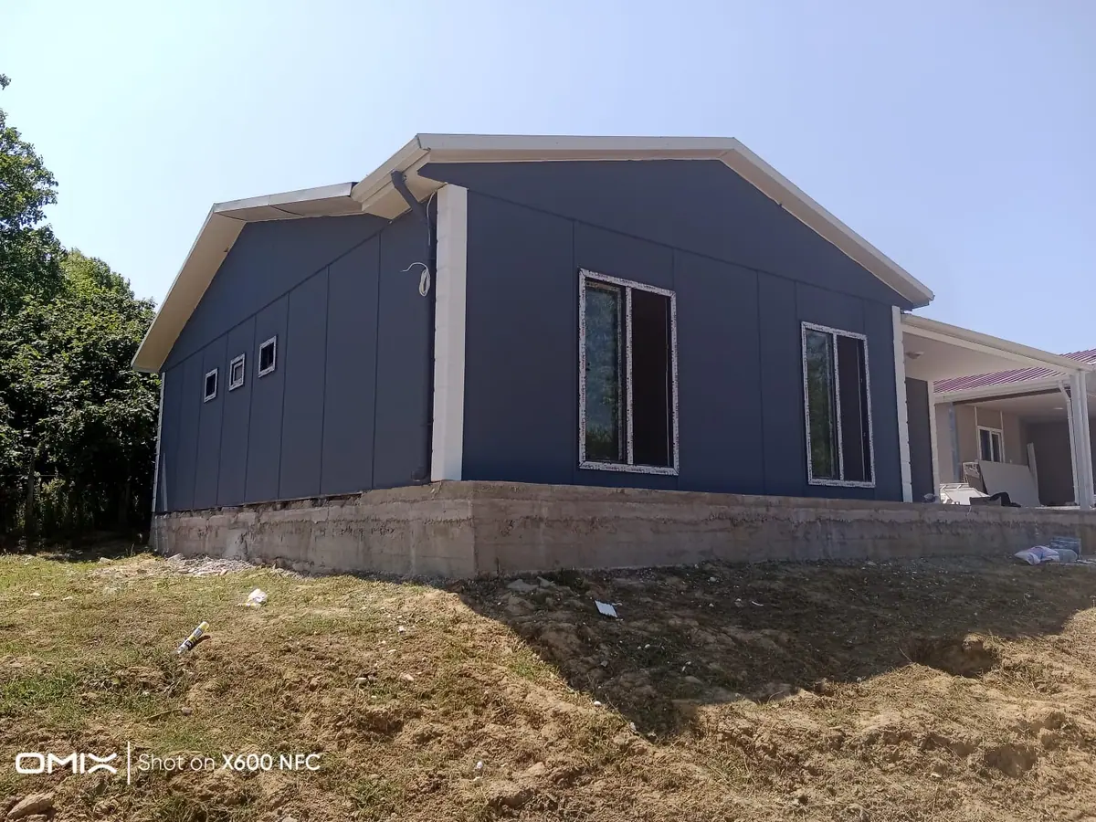Kandıra, Kocaeli — montajı süren tek katlı prefabrik ev (3/4)
