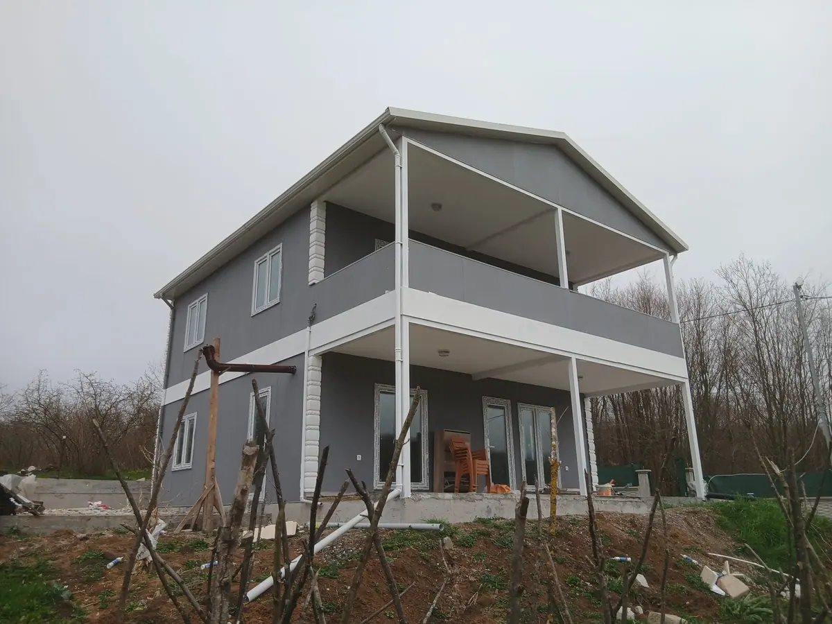 Kandıra, Kocaeli — montajı süren çift katlı prefabrik ev (3/4)