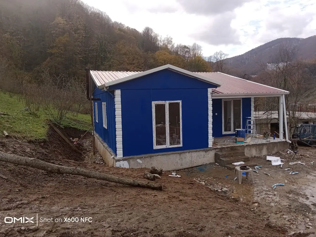Sakarya — montajı süren tek katlı prefabrik ev (3/4)