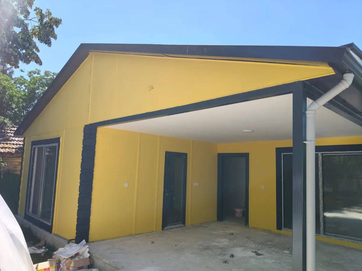 Sakarya — montajı süren tek katlı prefabrik ev (1/3)
