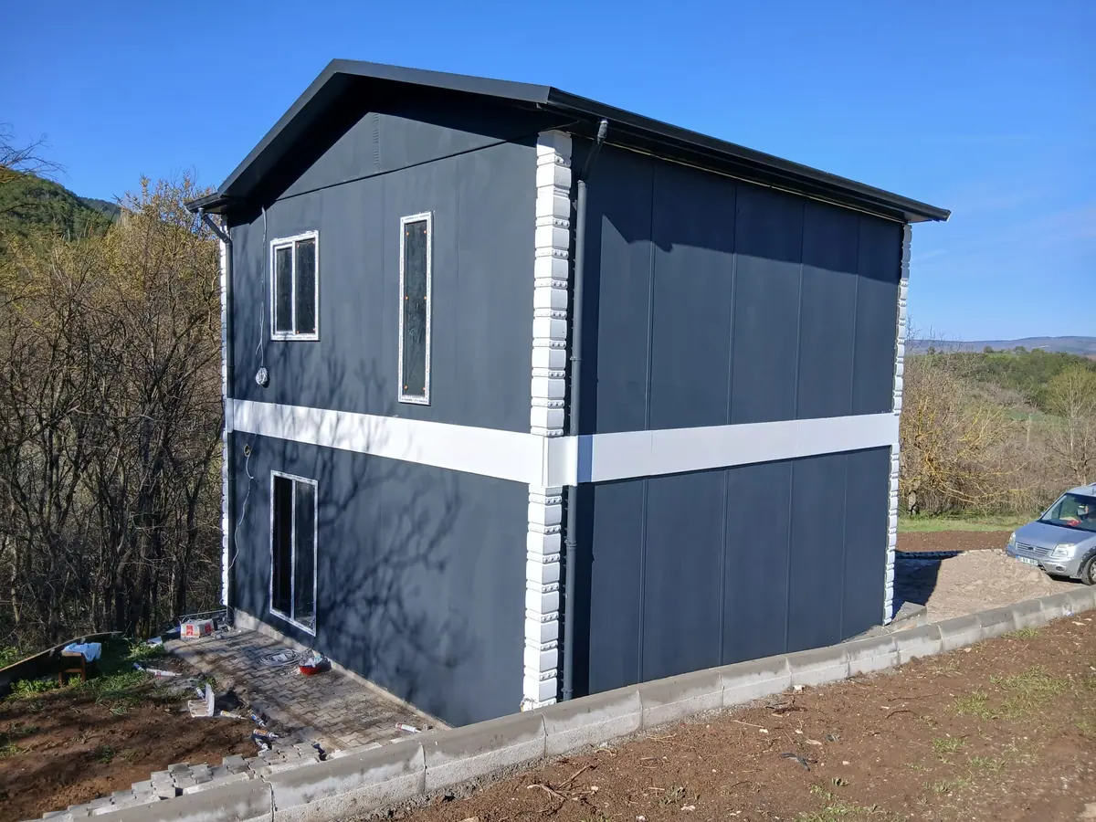 Evrenköy, Sakarya — montajı süren çift katlı prefabrik ev (1/4)