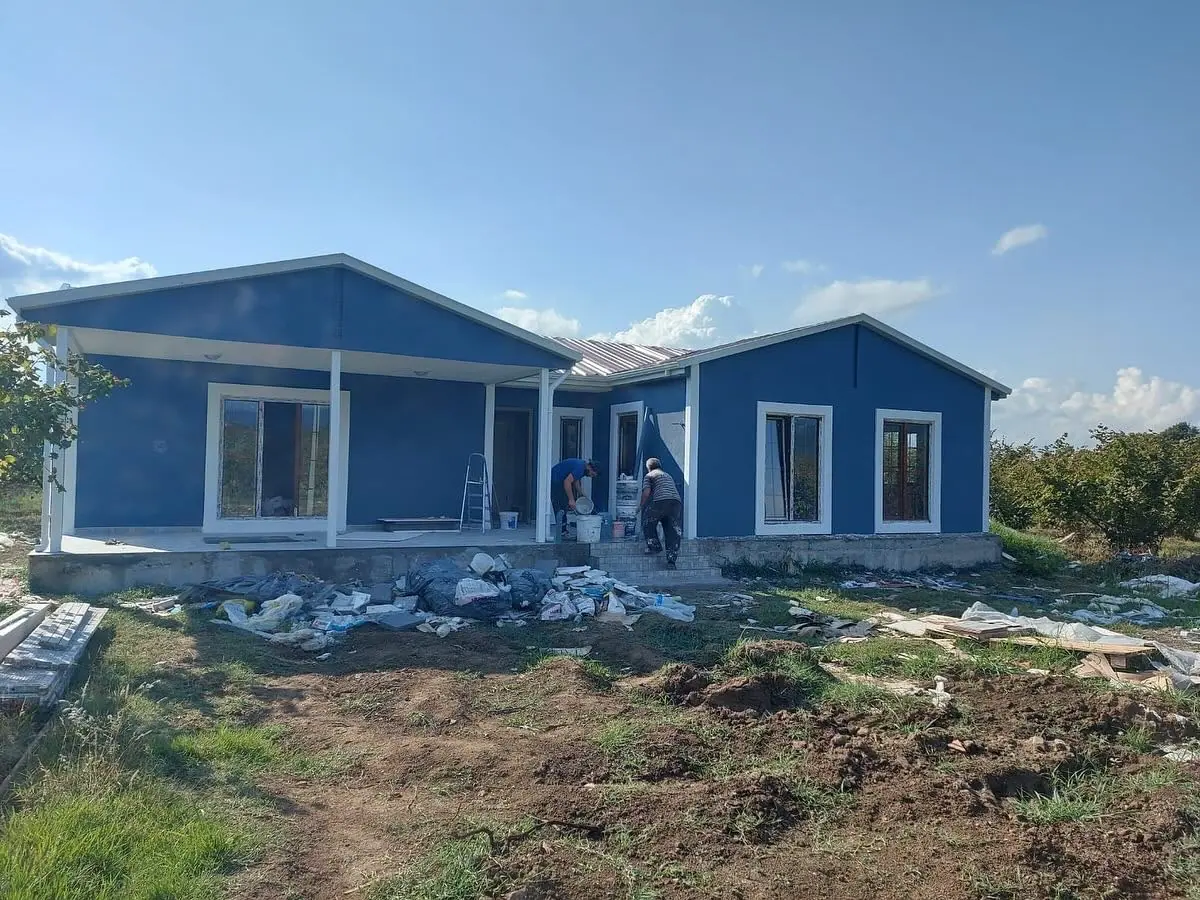 Sinop — montajı süren tek katlı prefabrik ev (1/4)