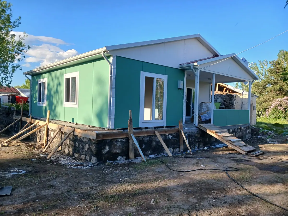Sinop — montajı süren tek katlı prefabrik ev (2/2)