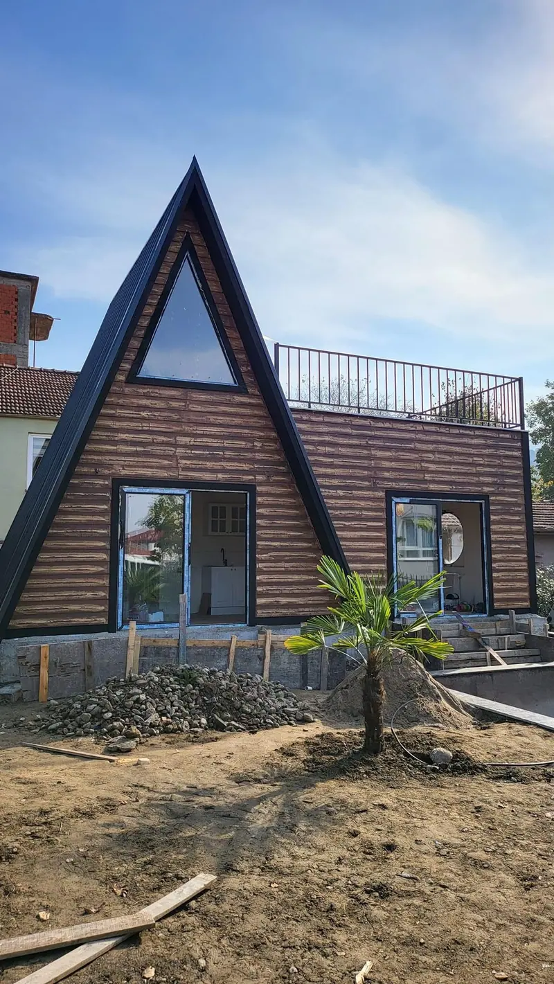 Sinop — montajı süren çift katlı prefabrik ev (1/4)
