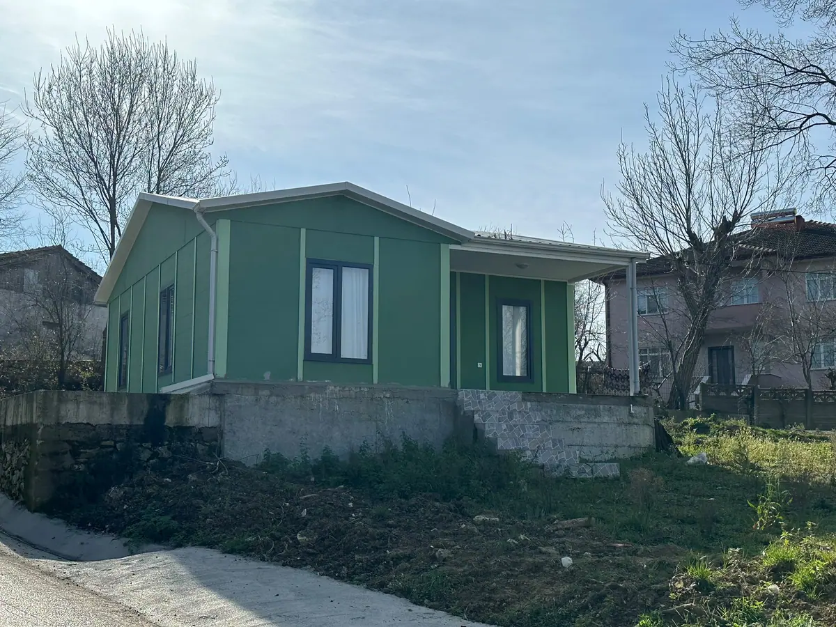 Sinop — montajı süren tek katlı prefabrik ev (1/4)