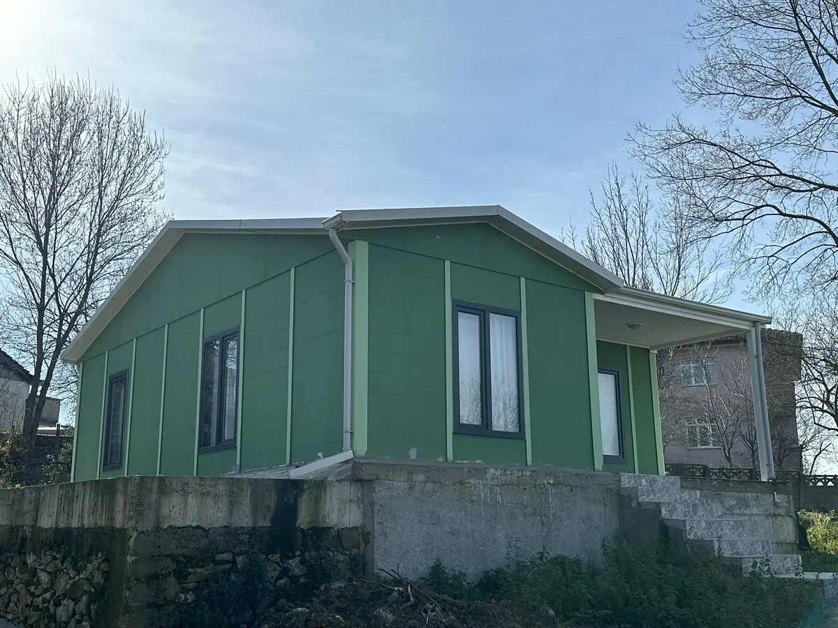 Sinop — montajı süren tek katlı prefabrik ev (3/4)
