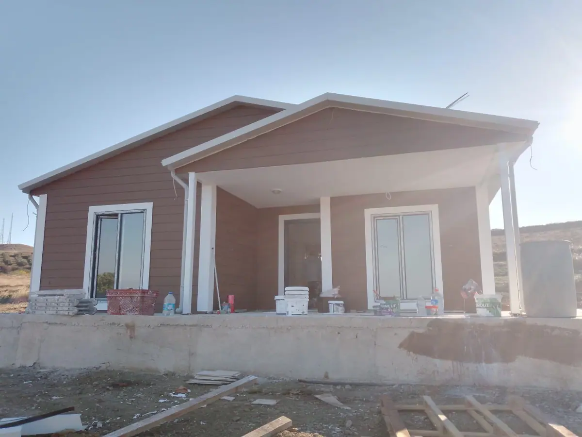 Sinop — montajı süren tek katlı prefabrik ev (1/4)