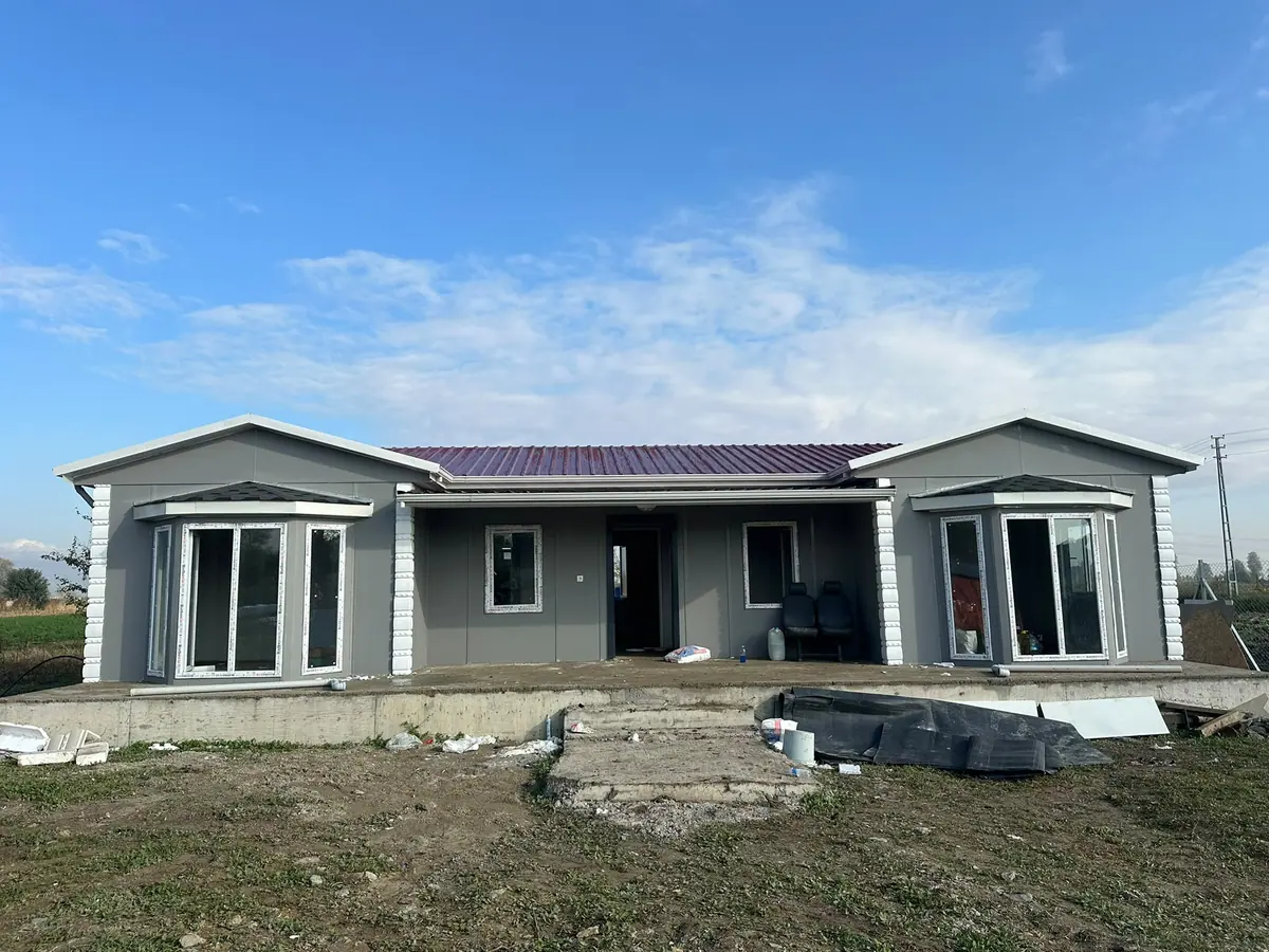 Sinop — montajı süren tek katlı prefabrik ev (2/4)