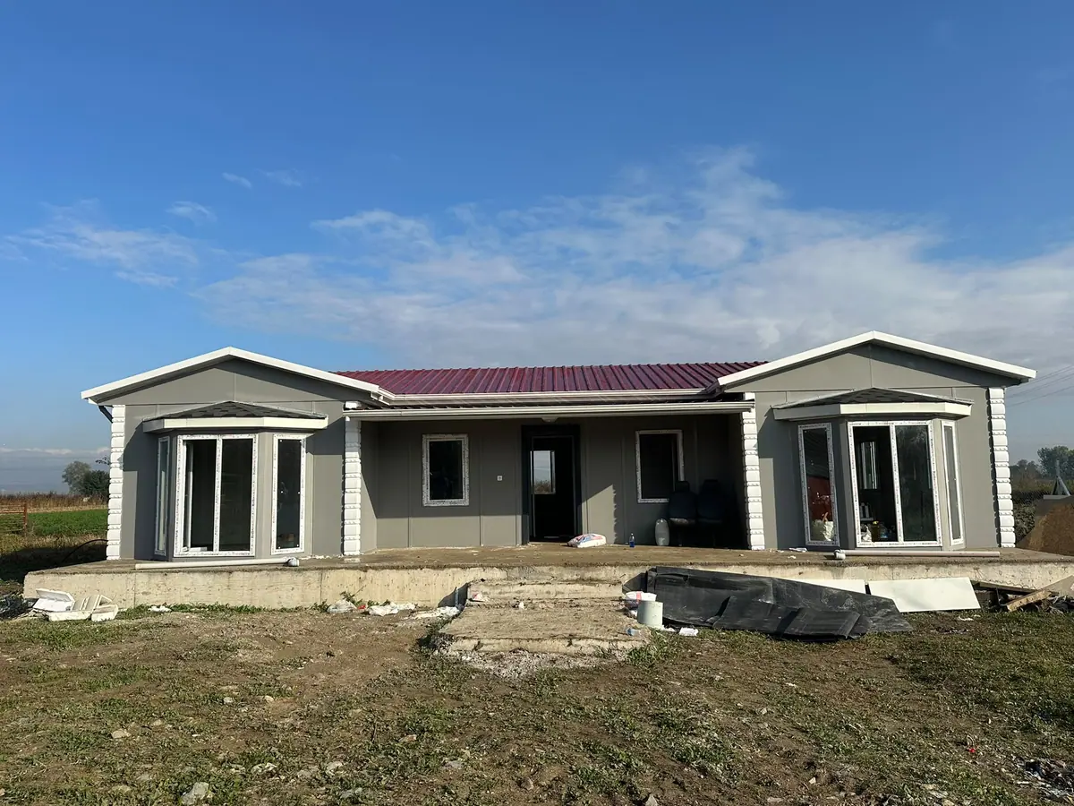 Sinop — montajı süren tek katlı prefabrik ev (4/4)